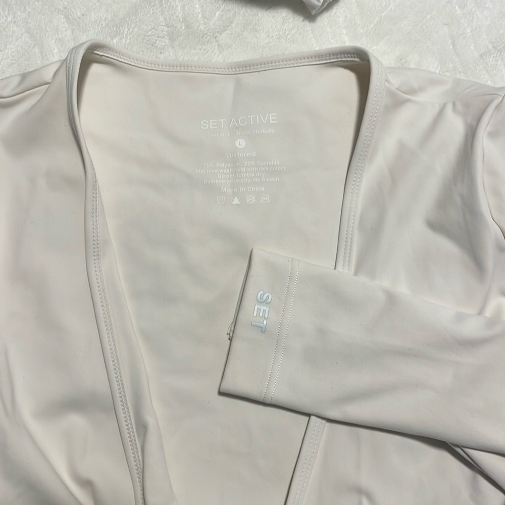 set active wrap top - Picture 2 of 2